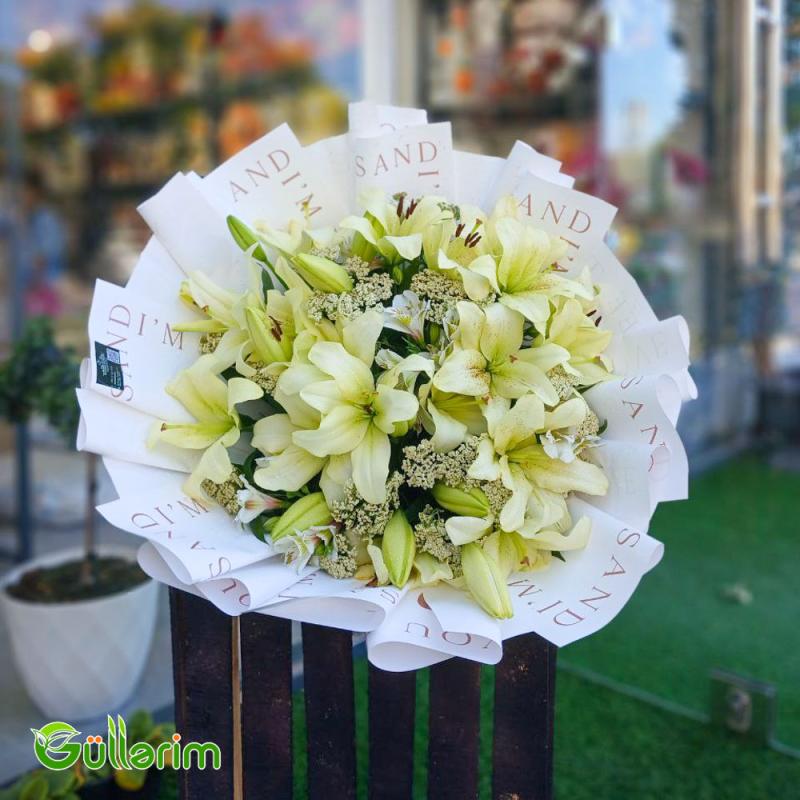 Krem Zambaq və Ağ Çiçəklərdən Zərif Buket